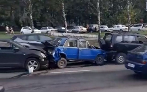 Появилось видео с места массовой аварии в Пензе