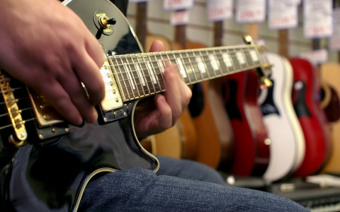 Магазин Jazz-shop.ru поможет в выборе электрогитар и сопутствующих аксессуаров