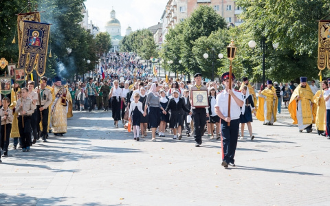 Детский крестный ход в центре Пензы на 1 сентября: традиция или мракобесие?