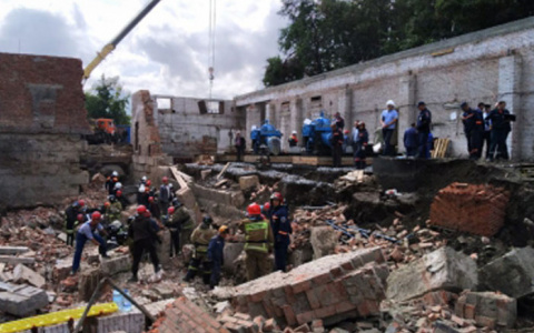"Под завалами находятся люди": в Новосибирске рухнула стена во время реконструкции