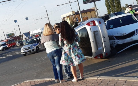 В Пензе на перекрестке столкнулись иномарка и отечественное авто