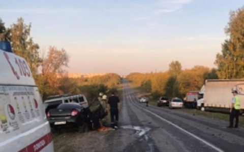 "Мама, папа и дочка ехали на праздник...": страшная авария под Пензой унесла жизнь семьи