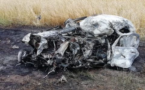 Пензенцы сняли на видео жуткую аварию, в которой заживо сгорел человек - видео