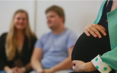 Как вакцина защитит новорожденного от смерти: беременные пензячки в группе риска