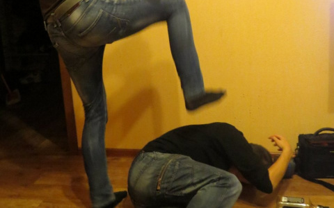 Стащил с дивана за одежду: пензенец "нечайно" убил своего знакомого