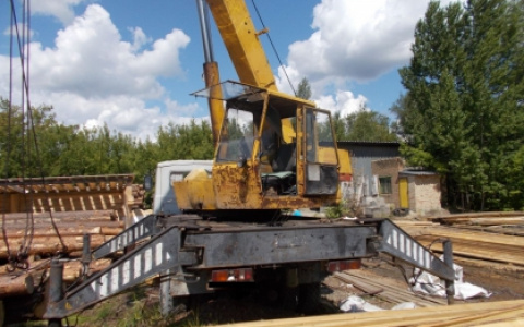 Ищут виновных: в Пензе мужчина "рухнул"с автокрана