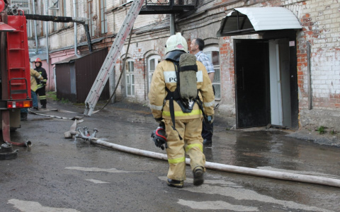 Спасатели эвакуировали 15 пензенцев из-за пожара