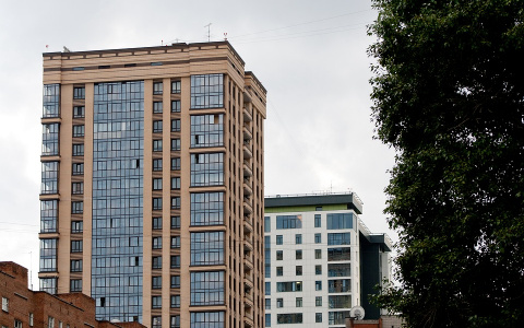 В Пензе девушка упала с 15 этажа