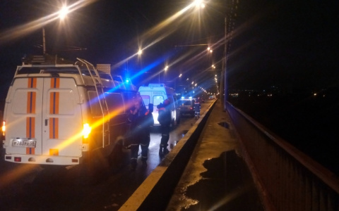 Сидела на краю моста: в Пензе девушку спасли от суицида