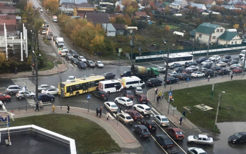 «Судный день»: в Пензе из-за наледи образовались колоссальные пробки