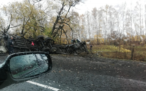 «Стоит «скорая», много людей на фуре»: пензячка рассказала подробности аварии