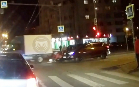 «Перегазовал»: пензенцы обсуждают в Сети аварию на перекрестке