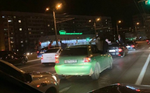 80 пензенцев устраивают беспредел в городе на машинах: видео