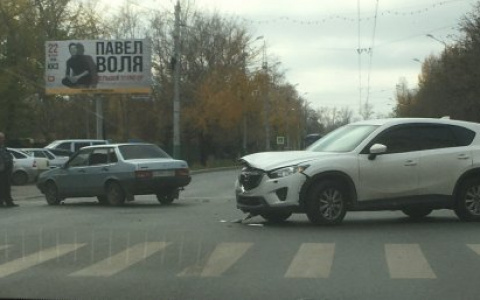 "Быть всем, родня!": Павел Воля отреагировал на ДТП в Пензе напротив своего рекламного щита