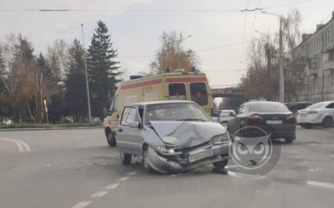 В Пензе произошла серьезная авария. Стоит реанимация