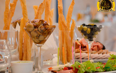 Центр питания "Счастливый кок":  С нами вкусно!