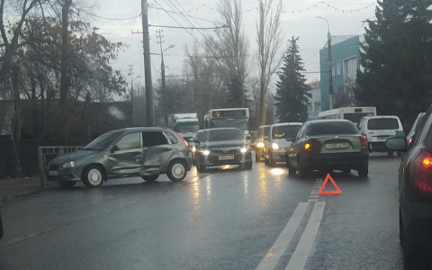 «Большая пробка в сторону Терновки»: из-за аварии в Пензе затруднено движение