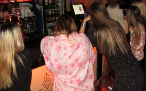 В Пензенском клубе работали 27 проституток, одна из них подросток