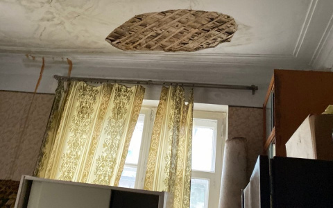 В доме на Ударной в Пензе обрушился потолок