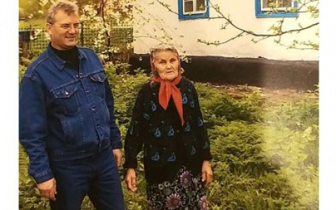 В День матери Иван Белозерцев разместил в Instagram фото с мамой