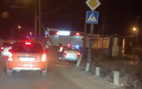 "Падал спиной на сотрудника ГАИ": в Пензе пьяный водитель устроил аварию