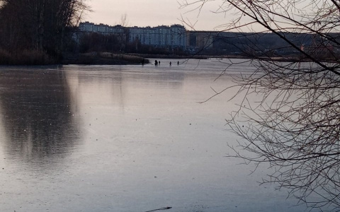 В Пензе дети и взрослые рискуют провалиться под лед