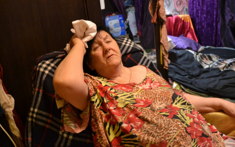 "Угрожал отрезать руки!" - пензячка рассказала, что не покидает дом после нападения соседа