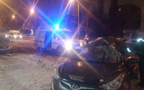 Медикам пришлось доставать пензенца из "намотанной" легковушки