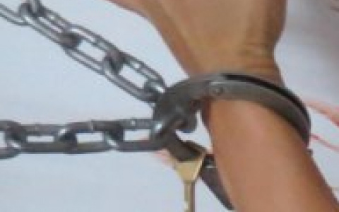 Парочка из Пензенской области два года держала семилетнего мальчика на цепи