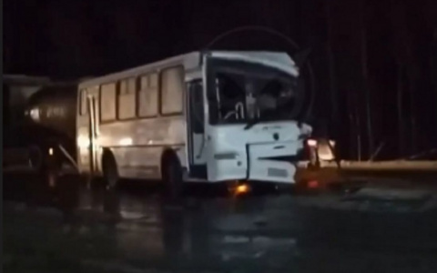 На пензенском участке М-5 столкнулись фура и автобус