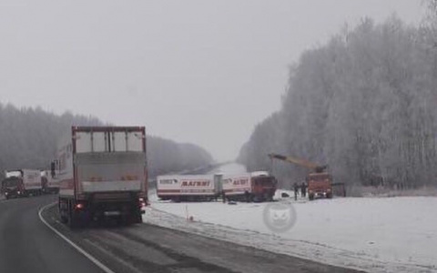 В Пензенской области фура известной торговой сети улетела с трассы