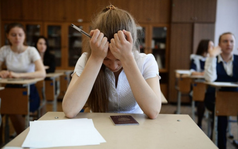 Завалят экзамены из-за "мейка": на ЕГЭ установят систему распознавания лиц