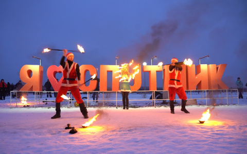 «Это суперпраздник»: гости Спутника – о Параде Дедов Морозов