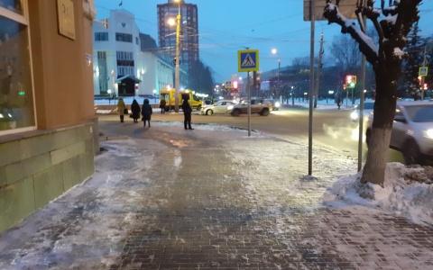 Есть пострадавшие: утром возле пензенского суда произошло жесткое ДТП