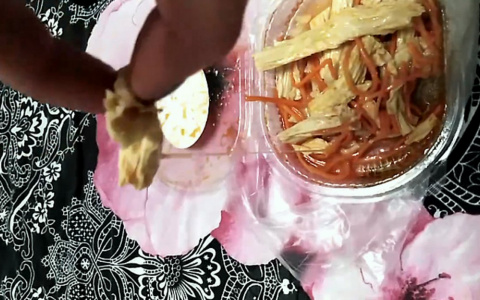 «В салате – сопли!» – пензячка совершила омерзительную покупку