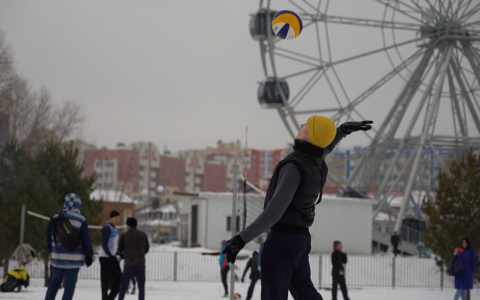 В Спутнике прошел первый в регионе турнир по зимнему волейболу