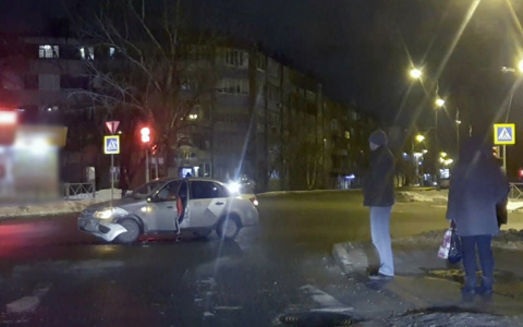 В Сети появилось видео страшной аварии на перекрестке в Пензе