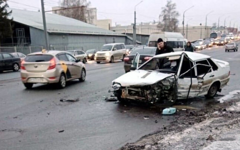 В Пензе на улице Гагарина произошла жуткая авария – фото