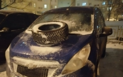 За неправильную парковку автомобиль пензячки-массажистки пригвоздили во дворе