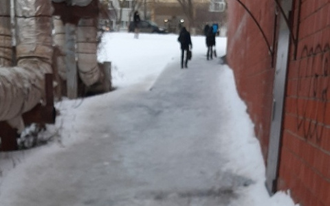 В Пензе перед горожанами предстал каток вместо дороги - фото