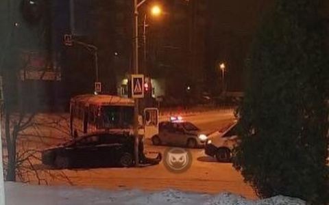 Пензенцы сообщают о жестком ДТП с микроавтобусом