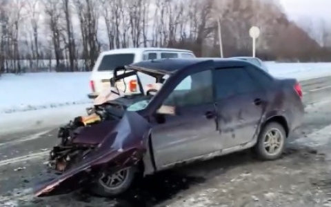 «Пассажир – труп, водитель в реанимации»: появилось видео ужасной аварии в Пензенской области