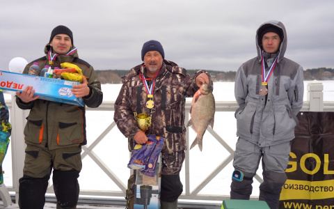Житель Спутника выиграл рыболовный турнир на призы «Термодома»