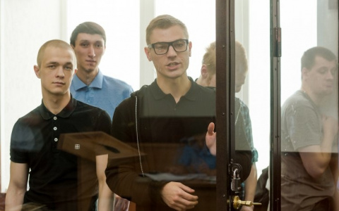 "Всех мочить в первые же дни": СМИ опубликовали расшифровку тайных разговоров участников дела "Сети"