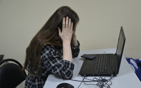 «Покажи грудь, повернись»: в Пензе под видом компьютерных операторов набирают «вебкамщиц»