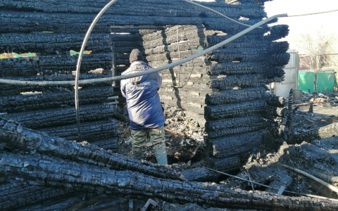 Появились фото и видео с места смертельного пожара в Пензенской области