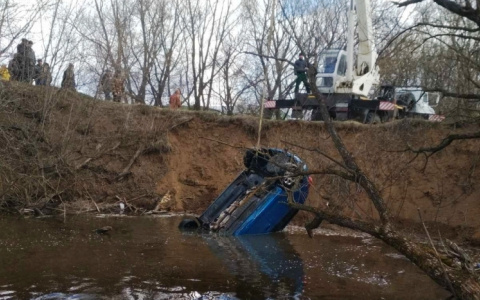 В Пензенской области спасатели нашли машину с трупом