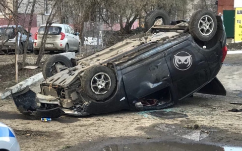 В Пензе на проспекте Победы перевернулось авто