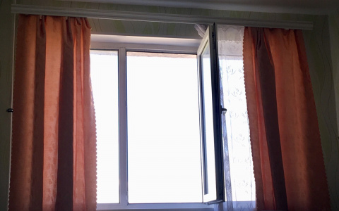 Один в тяжелом состоянии: в Пензенской области двое малышей выпали из окна