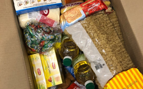 Пензенцам доставляют домой продуктовые наборы: кто попал в список?